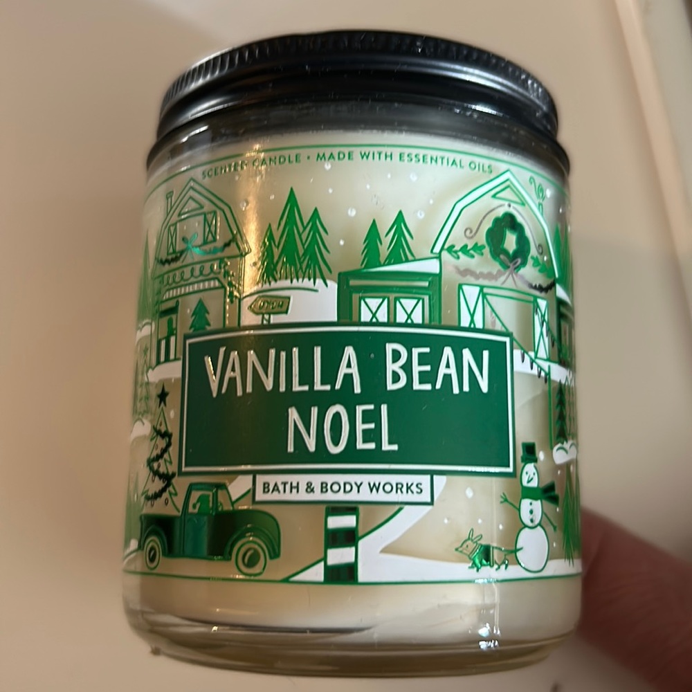 Bath & Body works vanilla bean Noel candle. Was lit one time.